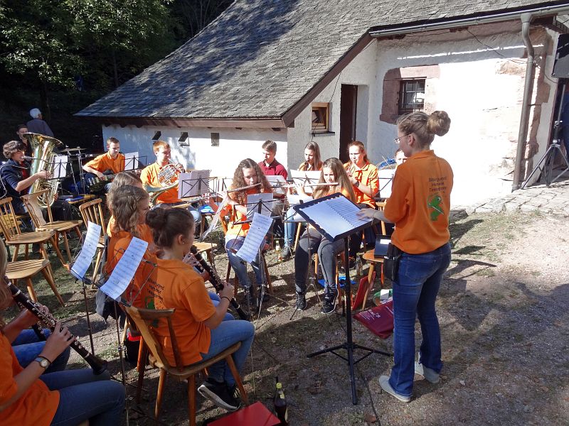 Zwiebelkuchenfest Jugendkapelle 2015_3