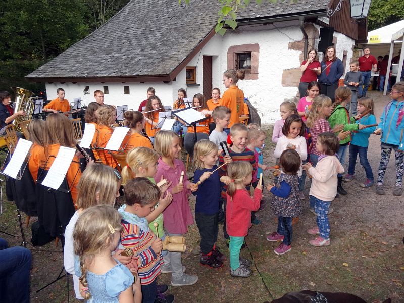 Zwiebelkuchenfest Jugendkapelle 2015_9